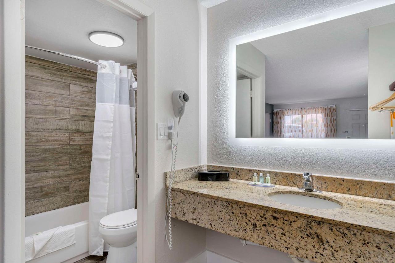 Quality Inn & Suites Orlando East - Ucf Area Alafaya Eksteriør bilde