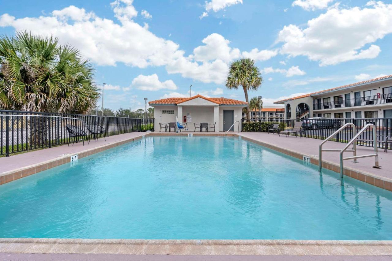 Quality Inn & Suites Orlando East - Ucf Area Alafaya Eksteriør bilde