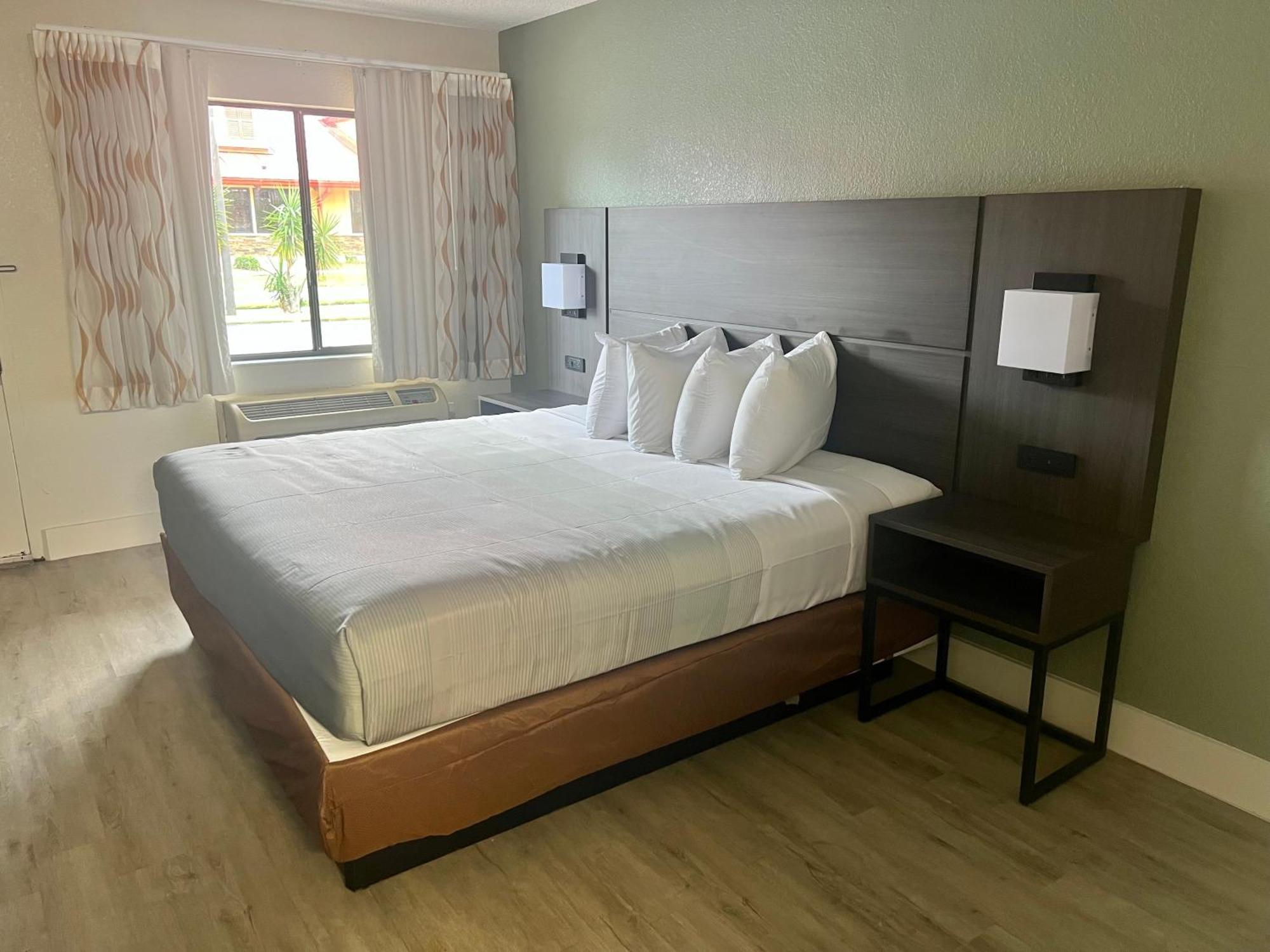 Quality Inn & Suites Orlando East - Ucf Area Alafaya Eksteriør bilde