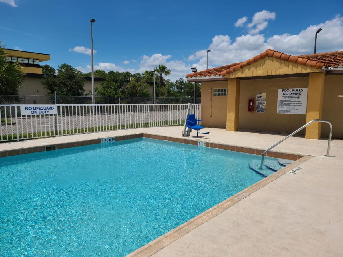 Quality Inn & Suites Orlando East - Ucf Area Alafaya Eksteriør bilde